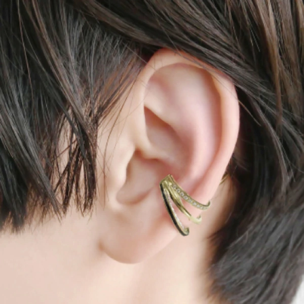 イヤーカフ着用